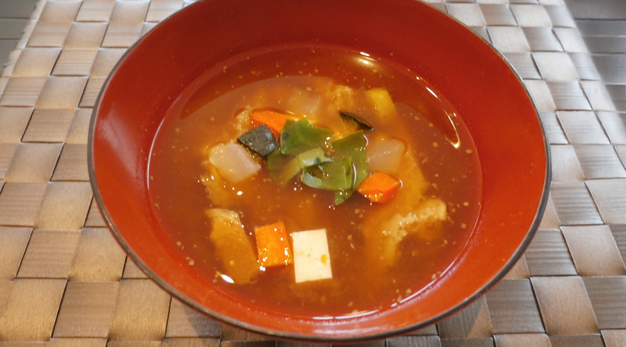 具だくさんの味噌汁