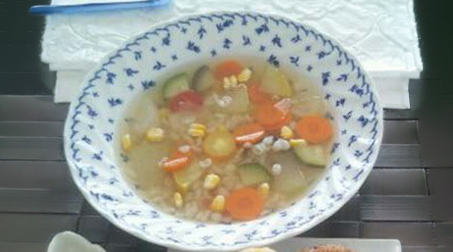 押し麦とレンズ豆と野菜のスープ